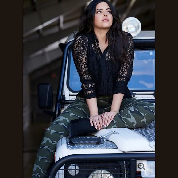 TORRID SKY HIGH SKINNY SIZE 18 CAMO TWILL PANT WITH SLIMMING COMPRESSION POCKETS - Picture 4 of 8